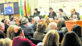 CITA. Fátima Jerez, Francisco Reyes, Vicente Oya (hijo) y José Manuel Troyano rinde homenaje al cronista de Jaén.