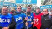 REIVINDICACIÓN. Los cinco representantes de los funcionarios jiennenses, durante la protesta en Madrid.