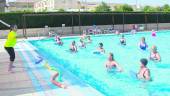 SALUD. Asistentes a las clases de aquagym, actividad ofertada en época estival por la Concejalía de Deportes. 