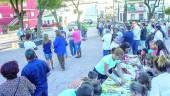 INTERVENCIÓN. Vecinos del barrio de Las Canteras, en la inauguración de su parque de ocio e infantil.