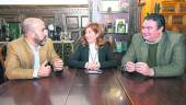 TELEFONÍA. Jesús Pegalajar, Antonia Olivares y Bartolomé González, en la reunión mantenida en la Alcaldía.