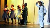 ESCENARIO. Una de las escenas de la representación teatral, sobre las tablas del “Maestro Álvarez Alonso”. 