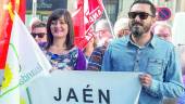 protesta. Mari Carmen Joyanes, de la agrupación local, y Francisco Javier Damas, coordinador provincial de IU. 