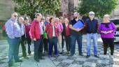 MOVIMIENTO. Grupo de participantes en la concentración en defensa de las pensiones, junto al Ayuntamiento. 