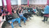 EDUCACIÓN. Carlos Ruiz se dirige a docentes linarenses de la red concertada participantes en el encuentro.