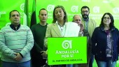 DECLARACIONES. Encarnación Camacho y representantes de Andalucía por Sí, con la resolución de la Junta.