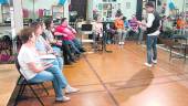 FORMACIÓN. Manu Medina junto a los alumnos del seminario de “Teatro Brut” impartido en la ciudad.