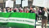 UNIÓN. La Plataforma en Defensa de la Pensiones Públicas se concentró en la Plaza de Santa María.