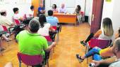 ENTREGA. El delegado de Agricultura y Desarrollo Rural, Juan Balbín, en su visita a Beas de Segura.