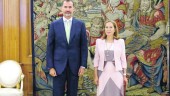 INVESTIDURA. El Rey, Felipe VI, acompañado de la presidenta del Congreso de los Diputados, Ana Pastor.