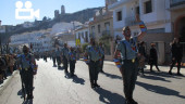 SOLEMNIDAD. Los soldados, igual que su emblema, la cabra, atraen la atención. Arriba, Juan Merino y Juan Morillo y asistentes al desfile.