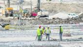 CUADRILLA. Trabajadores de las obras del centro comercial Jaén Plaza, en Las Lagunillas. 