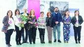 MUJER. Olivares y Rodríguez, junto a las profesionales reconocidas por la cooperativa andaluza Macrosad.