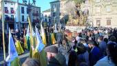 TURISMO. La cofradía de la Entrada de Jesús en Jerusalén a su paso por la plaza Primero de Mayo. 