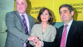 respaldo. Carmen Calvo sella el compromiso con la Vía Verde con el cordobés Antonio Ruiz y Francisco Reyes. 