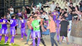 ÉXITO. Los jugadores del Real Jaén celebran con los aficionados la clasificación para la segunda ronda.