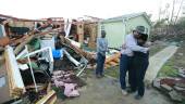 Aspecto de una casa en Holly Springs, Mississippi, tras el paso de un tornado.