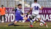 gol. Manolillo supera al meta Adri y marca el segundo tanto del Real Jaén ante el Atlético Mancha Real.