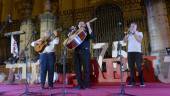 Los músicos de Charanda José Raúl Peñas, José Ramón Jódar y Jesús Martínez acompañan a Luis del Olmo en “Sigo siendo el rey”