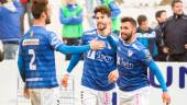 Bauti, Jonathan Rosales y Fran Fernández celebran el cuarto gol del Linares.