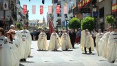 2012. El pendón de Baeza, custodiado por sus caballeros y damas, en la procesión del Corpus de la ciudad. 