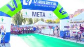 EXCELENTE AMBIENTE. Los atletas esperan la salida de la Media Maratón de Jaén y de la Carrera de 10 Kilómetros.