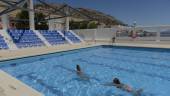 COMPROMISO. Usuarias se bañan en la Piscina del Tomillo, durante una tarde de este verano.