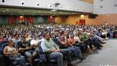 FORMACIÓN. Recepción de estudiantes de nuevo ingreso. Abajo, presentación del programa FoCo y a la derecha debate sobre el 25 aniversario.