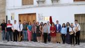 Representantes municipales, familiares y miembros de la Agrupación Musical Cristóbal Marín asistieron al acto en el que se descubrió la placa. 