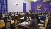 DEBATE. Los veintisiete concejales de la Corporación Municipal, al principio de la sesión ordinaria de ayer.