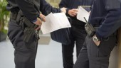 DE SERVICIO. Una patrulla de la Policía Local de Jaén requieren documentación a un ciudadano. 
