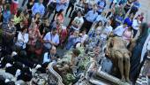 La Real Hermandad Sacramental y Cofradía de Nazarenos del Santísimo Cristo de la Buena Muerte procesiona por las calles de Jaén.