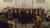 CONCIERTO. Los componentes de la Asociación Coral Orfeón Santo Reino de Jaén, en la Iglesia de San Féliz de Valois, en la capital.