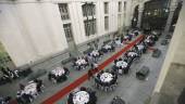 Zona habilitada para la cena de Nochebuena en el madrileño Palacio de Cibeles.