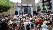 MULTITUD. Gran acogida por parte del público de los conciertos de día en la Plaza de Santa María.