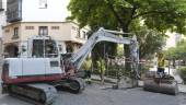 CAMBIOS. Maquinaria pesada en la calle Cronista Cazabán, lista para las obras. 