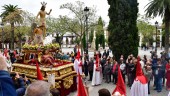 PASIÓN. Petalada a la Virgen de la Paz. Jesús resucita por la plaza Primero de Mayo. Cirio Pascual. El Santísimo a su salida de El Salvador.