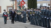 RESPALDO PATENTE. Mariano Rajoy pasa revista a los componentes de la promoción de guardias y suboficiales que se forma en la Academia de la Guardia Civil de Baeza.