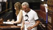 Diego Cañamero con una camiseta de “Bódalo Libertad” en el Congreso.