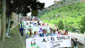 CALLE CANTAOR MARCHENA. Los manifestantes están a punto de llegar a la Carretera de Circunvalación, a los pies del Castillo de Santa Catalina. 