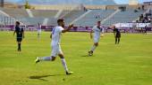 Gol. Fran Hernández celebra el segundo gol conseguido ante el Guadix, en un perfecto lanzamiento por la escuadra.