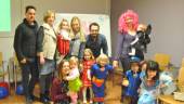 NIÑOS. Las familias polaco-españolas asistentes a la celebración, en la Biblioteca de Jaén.