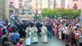 VENERACIÓN. La Virgen de la Capilla abandona la Basílica Menor de San Ildefonso ante la mirada de cientos de fieles.