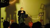 VERSOS. Juan del Arco, durante el recital “Insolencia”, ofrecido en el Centro Cultural Baños Árabes de Jaén.