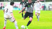 PARTIDO. Chevi, jugador del Burgos, autor del gol del pasado domingo.