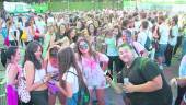 DESENFADO. La juventud disfruta del “Festival of Colors”, celebrado en fechas previas a la feria.