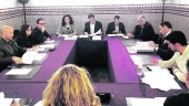 SALÓN MUDÉJAR. Miembros del equipo de Gobierno local y de la oposición, en la comisión de transparencia. 