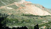 POLÉMICA. Estado de la “herida geológica” que supone la cantera en la Fuente de la Peña, hace un mes.