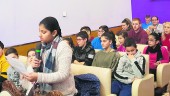 DESPARPAJO. Una de las alumnos del colegio Santo Tomás toma la palabra en el pleno de la Corporación. 