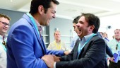 21 DE MAYO. Juan Diego Requena y Miguel Moreno se saludan cariñosamente antes de conocer los resultados. 